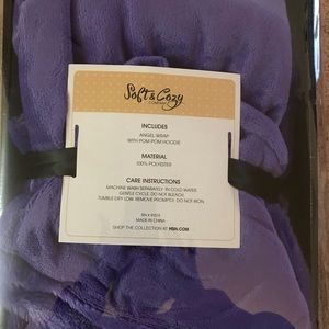 Angel wrap with pom pom hoodie